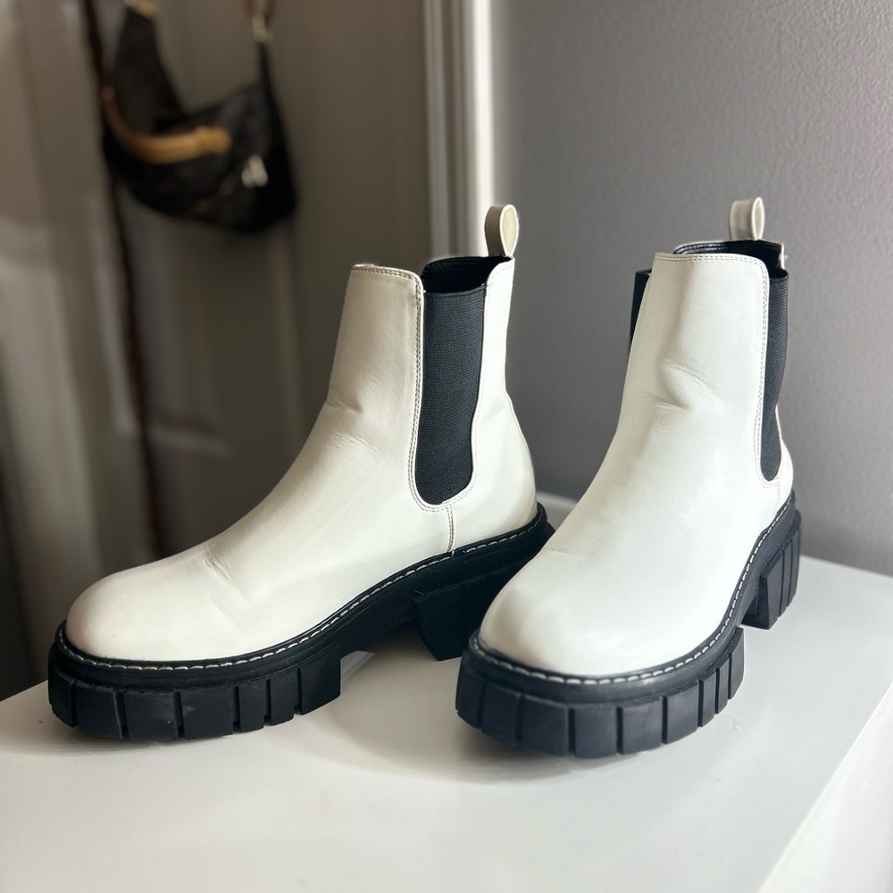 Madden Girl — Phoebee Platform Chelsea Boot